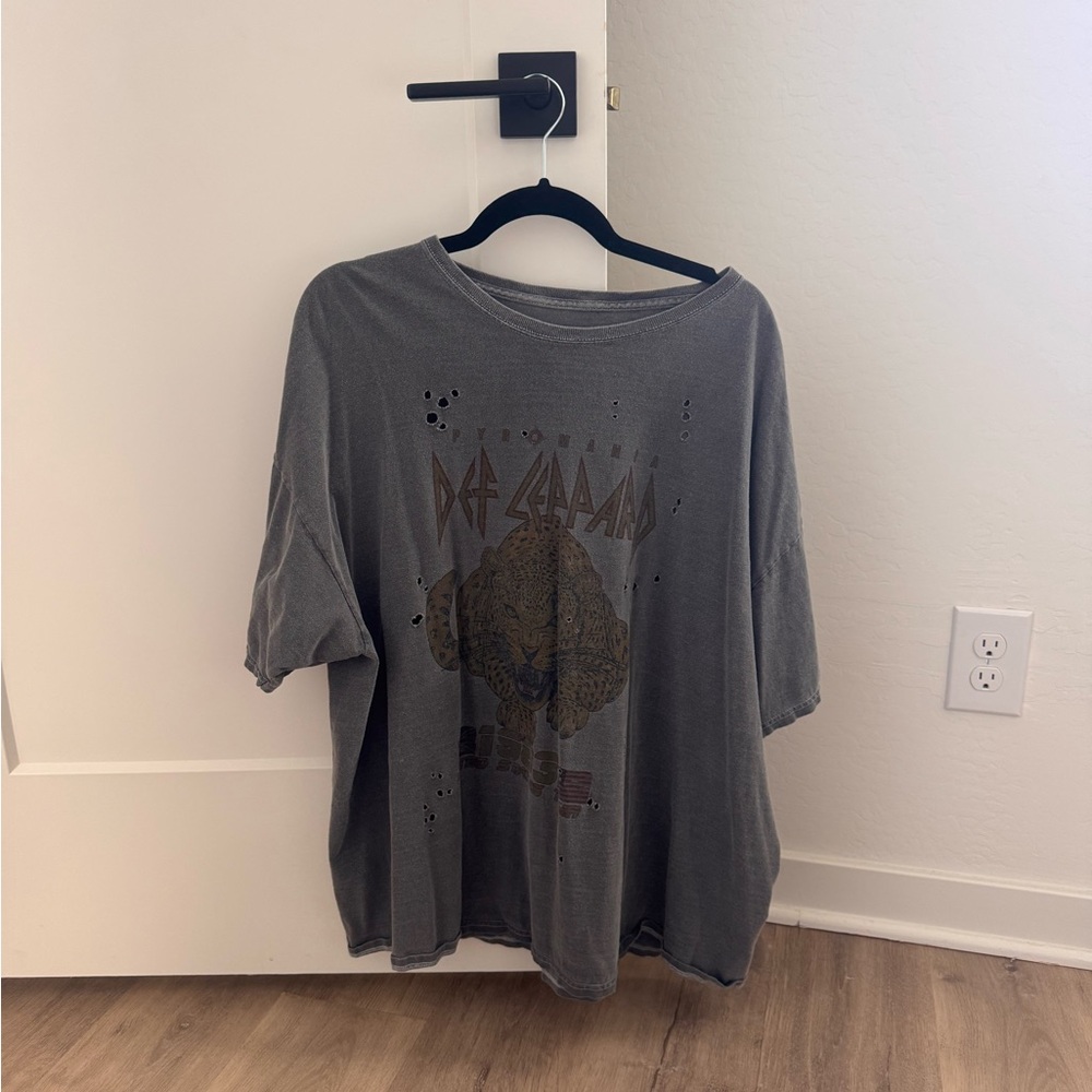 URBAN OUTFITTERS DEF LEPPARD TEE